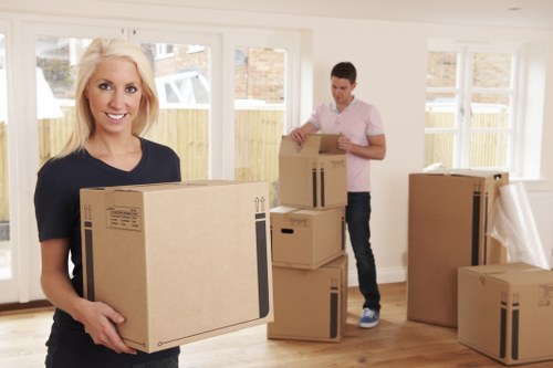 Home moving service in Motspur Park with packing and loading support