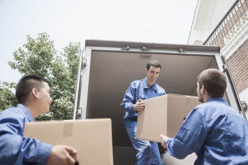 Free quote planning for a Man With Van Motspurpark service