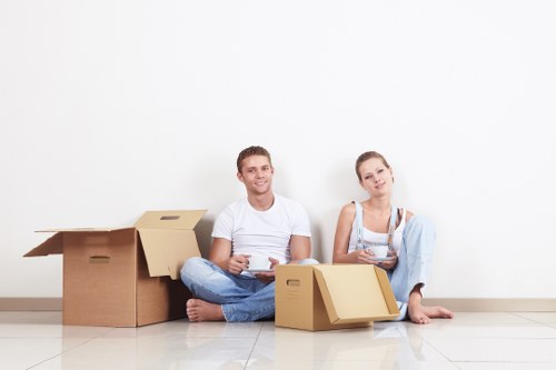 Local moving truck service near Motspur Park homes and flats